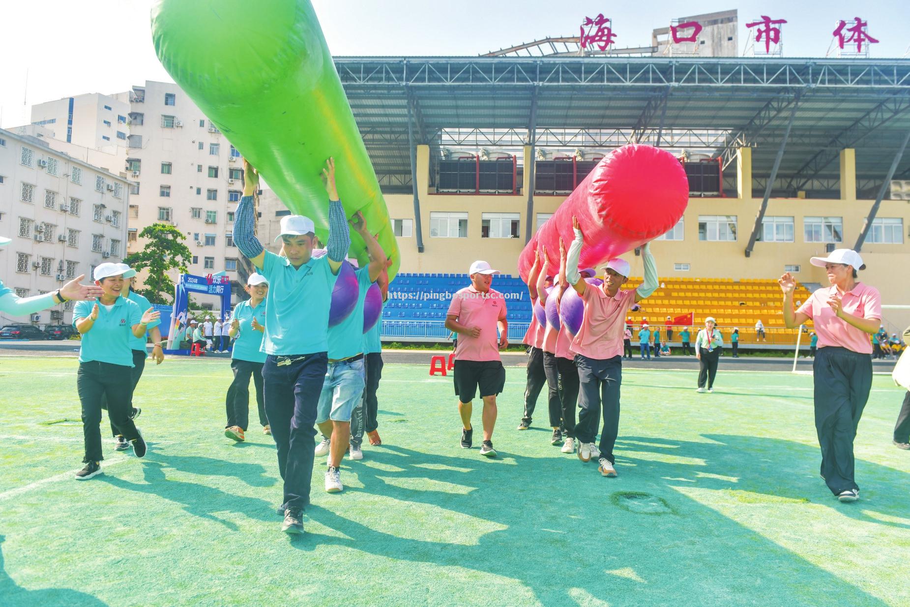 赛场上，运动员们展现出色技艺，赢得掌声